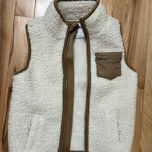 NWOT Old Navy Cream and Tan Fleece Vest
